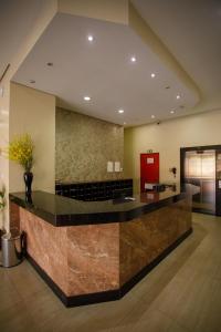 vestíbulo de un hotel con recepción en Atrium Express Hotels en Parauapebas