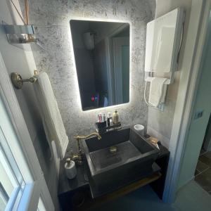 A bathroom at Onlyfor2 un nido d'amore per la coppia