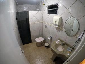 Ett badrum på Motel Scorpios