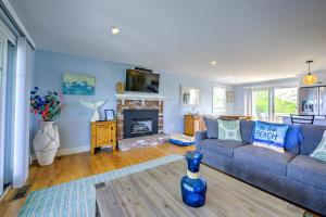 TV a/nebo společenská místnost v ubytování 220 Phillips Road Sandwich - The Cape Angel