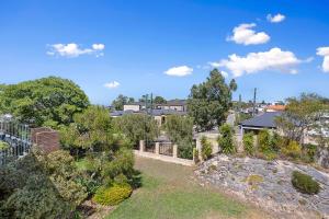 an aerial view of a garden with trees and houses at 12 Calming Coral Beach Beautiful 2brm in Perth