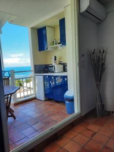 Cuina o zona de cuina de Martinique La Trinité KAZAKASSY Studio plain-pied, fonctionnel et vue mer