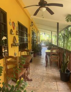 Taman di luar HOTEL Ecológico BLUEROCK