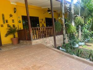 Taman di luar HOTEL Ecológico BLUEROCK