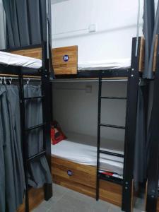 Un pat suprapus sau paturi suprapuse la Starfish Hostel
