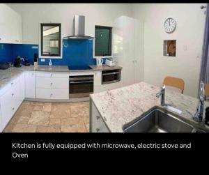 Küche/Küchenzeile in der Unterkunft DeZen Accomodation