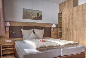Postel nebo postele na pokoji v ubytování Laurins Lodge