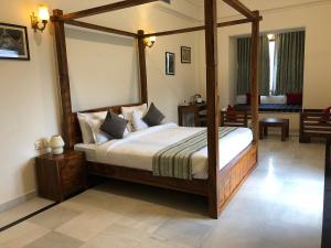 Voodi või voodid majutusasutuse Hotel Raj Bagh Palace toas +33 fotot
