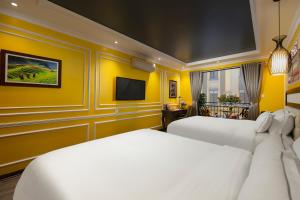 TV a/nebo společenská místnost v ubytování Eden Central Hotel & Spa