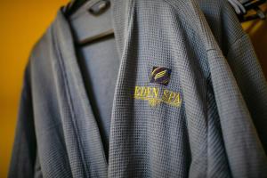 Certifikát, hodnocení, plakát nebo jiný dokument vystavený v ubytování Eden Central Hotel & Spa