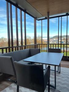 a table and chairs in a room with windows at Cube 16 in Heilbronn