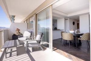 Balkón alebo terasa v ubytovaní Cannes Panorama - Piscine, vue mer, parking, clim