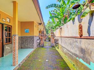 Foto dalla galleria di SPOT ON 92399 Hotel Sekar Jagat Near Pantai Baluk Rening a Negara