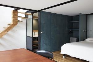 Posteľ alebo postele v izbe v ubytovaní LOFT D'ARCHITECTE SUR LE VIEUX PORT