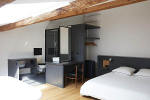 Posteľ alebo postele v izbe v ubytovaní LOFT D'ARCHITECTE SUR LE VIEUX PORT