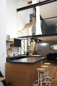 Kuchyňa alebo kuchynka v ubytovaní LOFT D'ARCHITECTE SUR LE VIEUX PORT