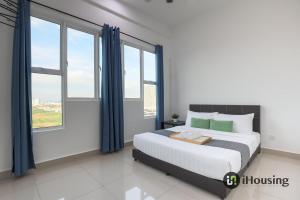 Кровать или кровати в номере Amber Cove Melaka Premium By I Housing