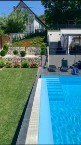 Bazén v ubytovaní Lake House alebo v jeho blízkosti