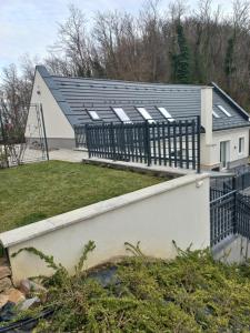 Budova, v ktorej sa vila nachádza