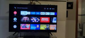 Televízia a/alebo spoločenská miestnosť v ubytovaní nikis Flat