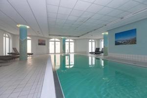 a large swimming pool in a large room at Strandjuwel 211 in Kühlungsborn