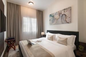 Uma cama ou camas num quarto em Somerset Al Mansoura Doha