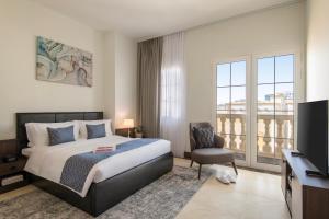 מיטה או מיטות בחדר ב-Somerset Al Mansoura Doha