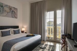 Uma cama ou camas num quarto em Somerset Al Mansoura Doha