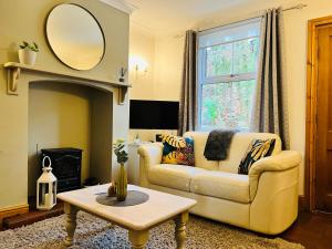 Gallery image of Cosy Heather Cottage in Ashbourne