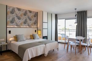 Posteľ alebo postele v izbe v ubytovaní Medplaya Hotel Calypso