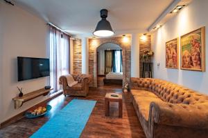 A television and/or entertainment centre at Le Rendezvous Apartments New Town