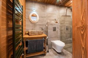 A bathroom at Le Rendezvous Apartments New Town