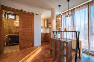 A seating area at Le Rendezvous Apartments New Town