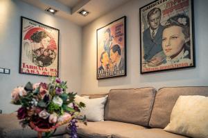 A seating area at Le Rendezvous Apartments New Town