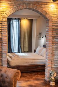 A bed or beds in a room at Le Rendezvous Apartments New Town