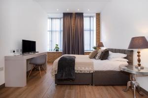 Кровать или кровати в номере Oxford Street -West End-Great Location