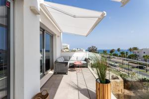 Balkón alebo terasa v ubytovaní Torrequebrada sea view apartment by Costarentals - Ref 183