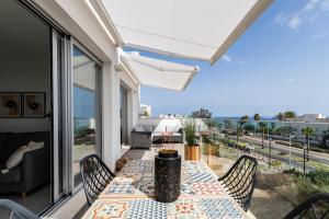 Balkón alebo terasa v ubytovaní Torrequebrada sea view apartment by Costarentals - Ref 183