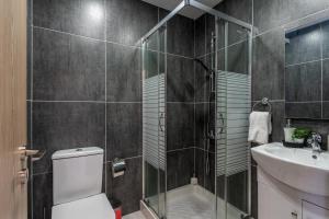 Koupelna v ubytování Crystal 2-Bedroom Apartment in Larnaca + 14 fotografií