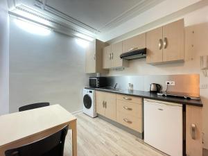 Kuchnia lub aneks kuchenny w obiekcie Appartement Quartier Hotel de Ville Free Netflix