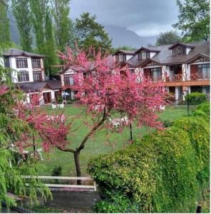 Κήπος έξω από το Fortune Resort Heevan, Srinagar - Member ITC Hotels' Group