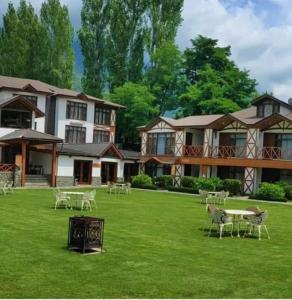 Κήπος έξω από το Fortune Resort Heevan, Srinagar - Member ITC Hotels' Group