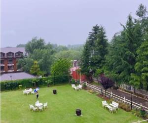 Κήπος έξω από το Fortune Resort Heevan, Srinagar - Member ITC Hotels' Group