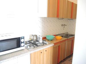 A kitchen or kitchenette at Nice apartment with balcony and beautiful view - By Beahost Rentals