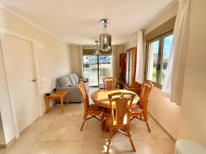 Posezení v ubytování 2 Bedrooms Apartment in Calpe LARIMAR