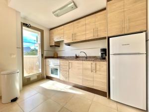 Kuchyň nebo kuchyňský kout v ubytování 2 Bedrooms Apartment in Calpe LARIMAR