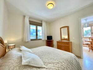 Postel nebo postele na pokoji v ubytování 2 Bedrooms Apartment in Calpe LARIMAR + 37 fotografií
