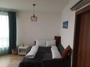 A seating area at QUEEN'S VIEW app-9 free pool,parking, fitness & sea view