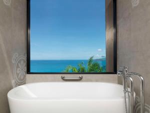 Ein Badezimmer in der Unterkunft Hyatt Regency Phuket Resort