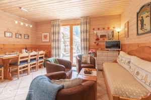 a living room with a kitchen and a dining room at Chalet Deleglise 1 in Valfréjus